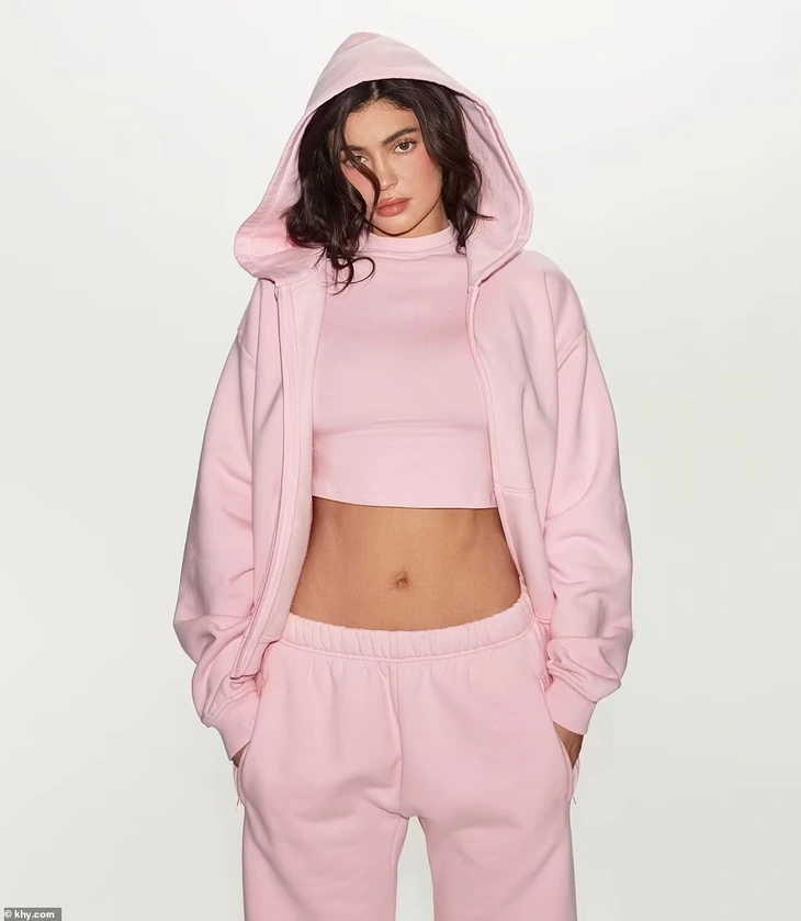 Kylie Jenner - Ảnh 4.