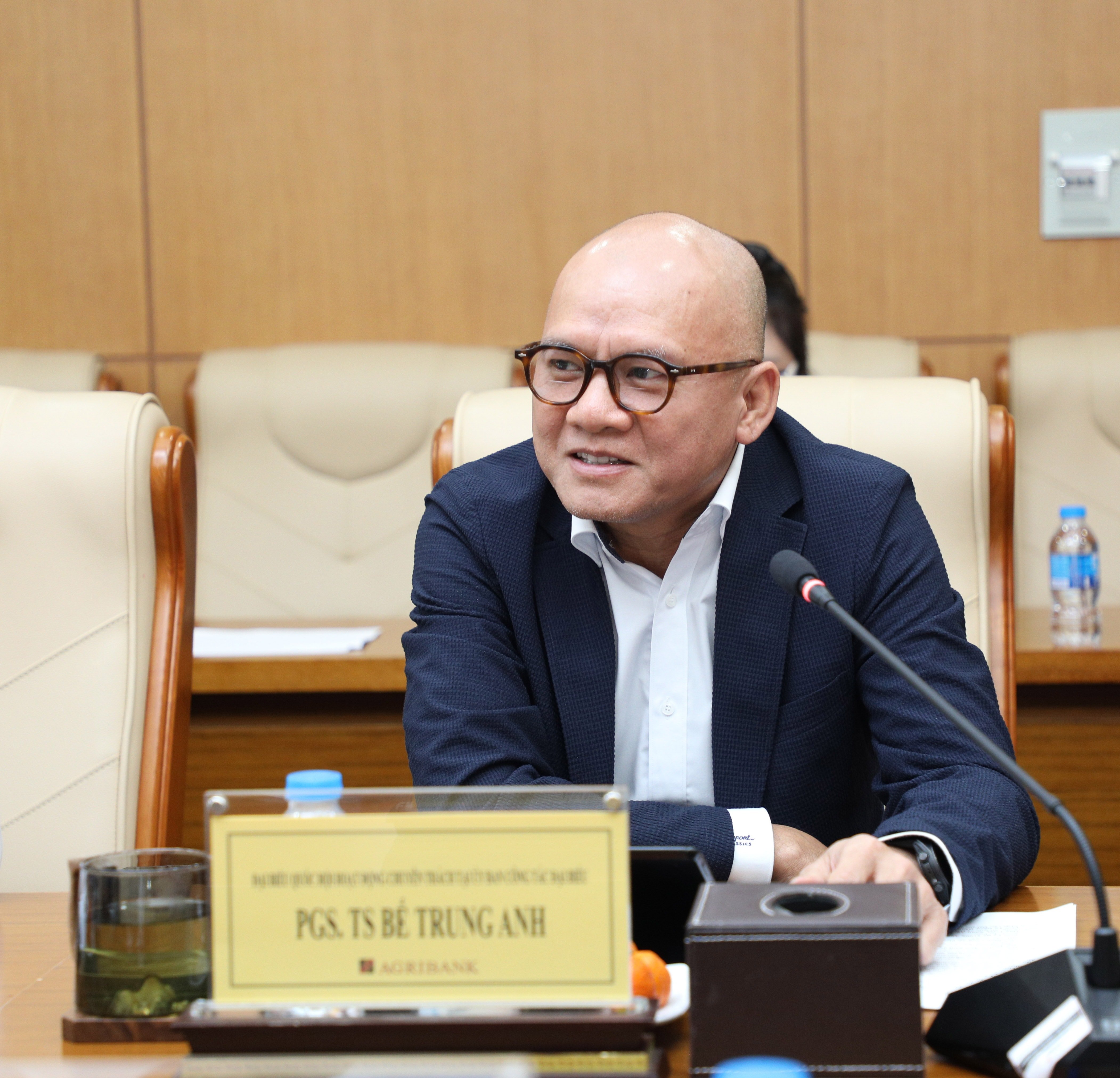 La professoressa associata Dr.ssa Be Trung Anh, membro a tempo pieno della Commissione per gli Affari dei Rappresentanti dell'Assemblea Nazionale, è intervenuta al secondo seminario.