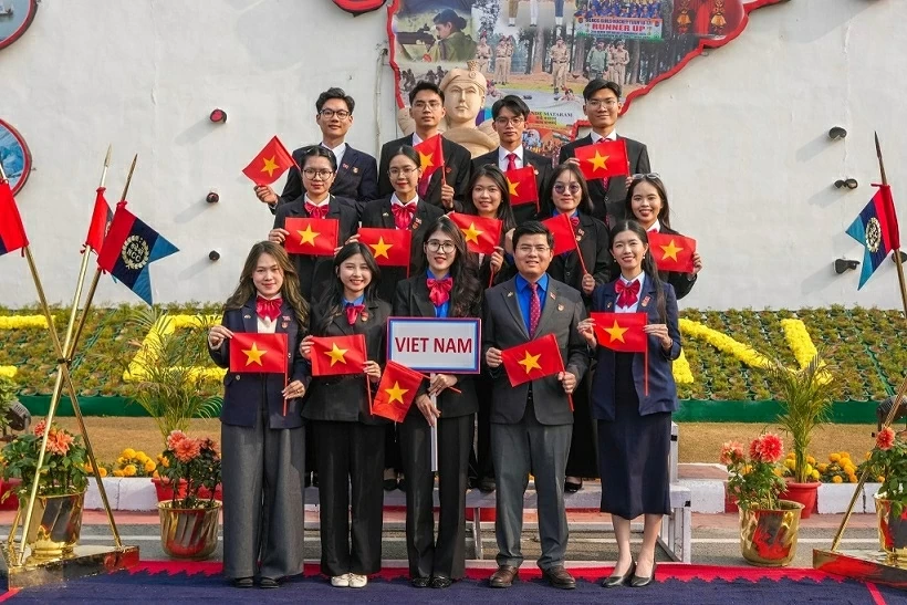 6. Numero 12: Lo scambio tra persone attraverso le orme dei giovani 6.số 12: Giao lưu nhân dân từ những bước chân tuổi trẻ