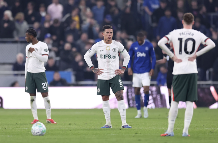 Chelsea a subi une défaite surprise face à Everton, risquant de manquer la qualification européenne - Photo 6.