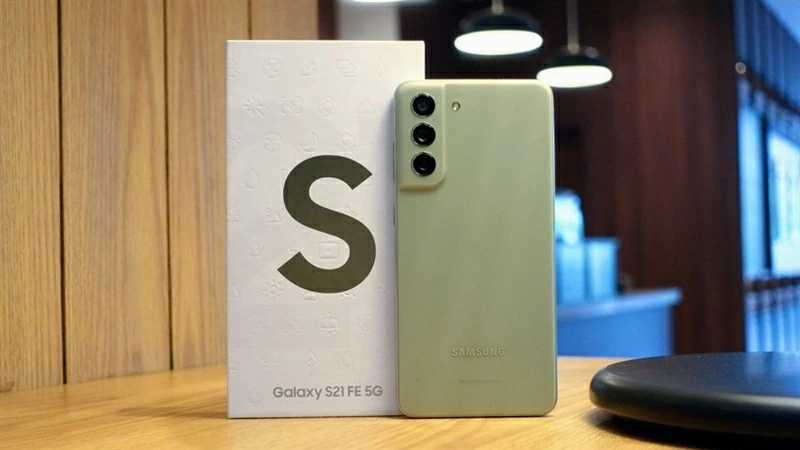 In realtà, Samsung ha una politica piuttosto chiara in merito agli aggiornamenti software. Trên thực tế, Samsung có nguyên tắc khá rõ ràng về cập nhật phần mềm.