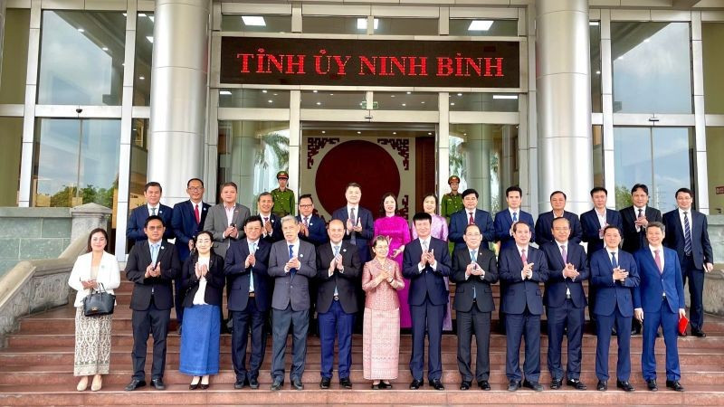 Eine hochrangige Delegation des Nationalen Rates der Kambodschanischen Front für Nationale Solidarität und Entwicklung besuchte die Provinz Ninh Binh zu Arbeitstreffen.