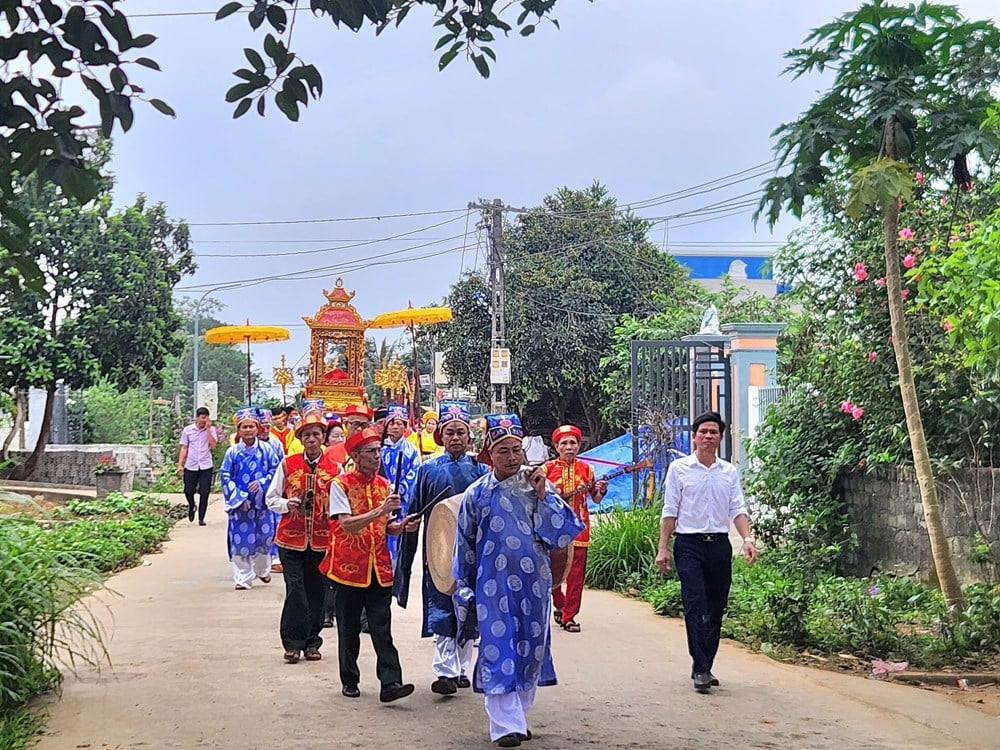 Den livliga Ky Phuc-festivalen vid Cam Hoang-templet bevarar Thanh Hoa-provinsens själ - foto 1