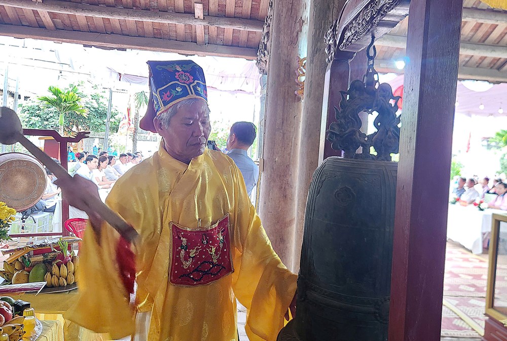 Den livliga Ky Phuc-festivalen vid Cam Hoang-templet bevarar Thanh Hoa-provinsens själ - foto 5