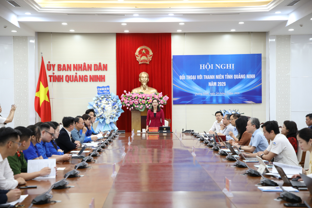 Kamerad Nguyen Thi Hanh, Wakil Ketua Komite Rakyat Provinsi, memimpin rapat tersebut.