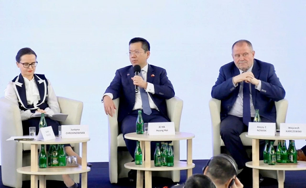 Ba Lan-ASEAN, δεν υπάρχει τίποτα κακό σε αυτό. thá»©c toÃ n κεφάλι