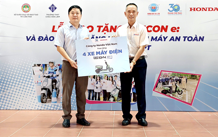 HEAD Hong Duc system dona le motociclette elettriche ICON e: