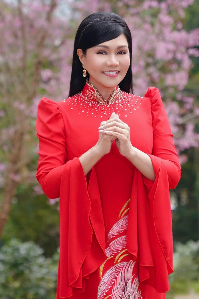 "Love Story," a journey back to the stage memories of Meritorious Artist Ngoc Huyen.