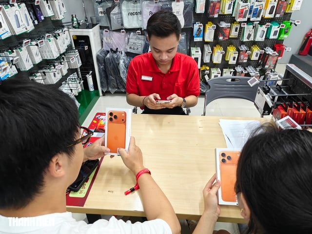 L'unico modello di iPhone che ha mantenuto il suo prezzo dopo 6 mesi di vendita - Immagine 1. Mẫu iPhone duy nhất giữ vững giá sau 6 tháng mở bán - Ảnh 1.
