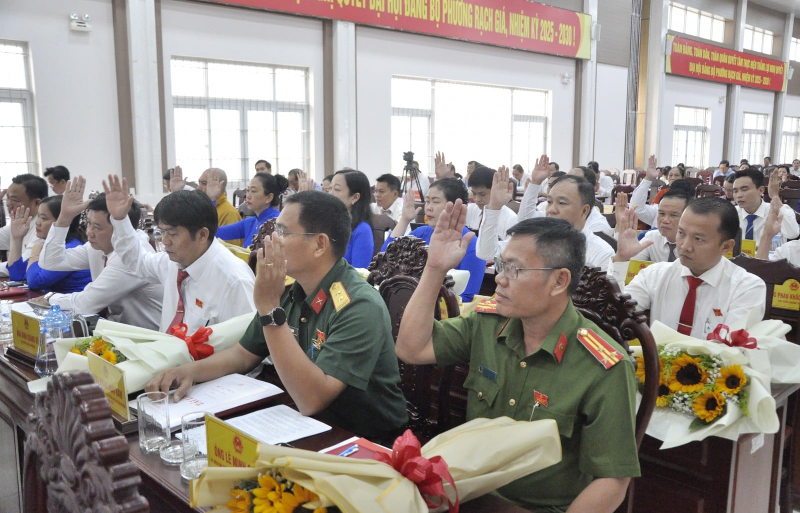 The People's Council of Rach Gia Ward elected key officials.