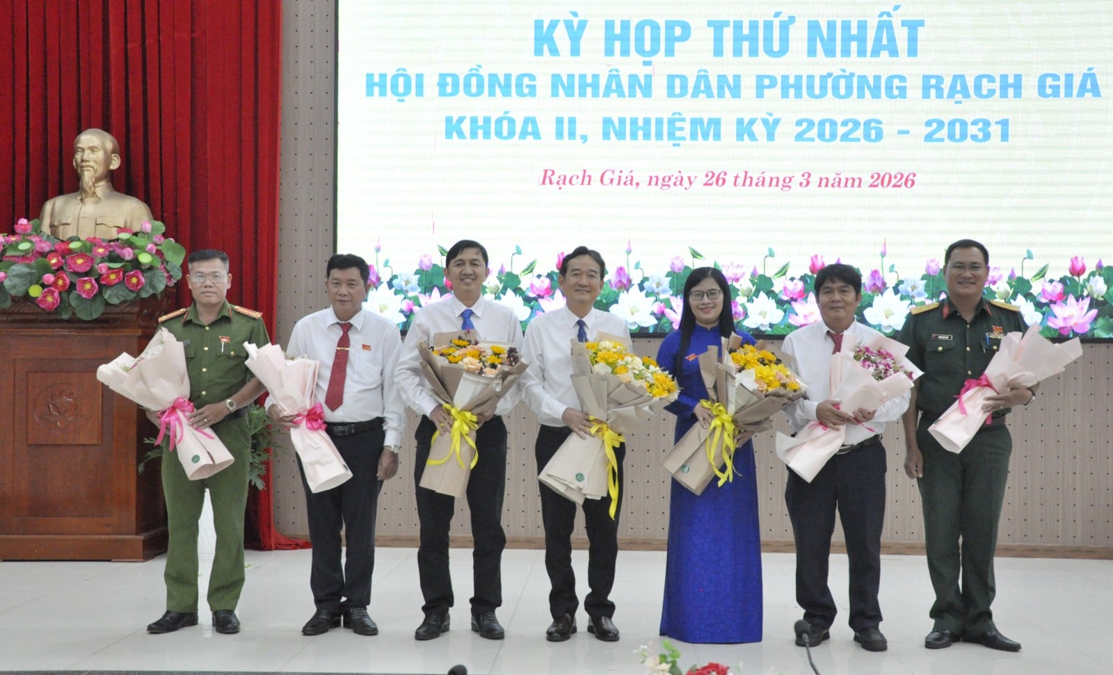 The People's Council of Rach Gia Ward elected key officials.