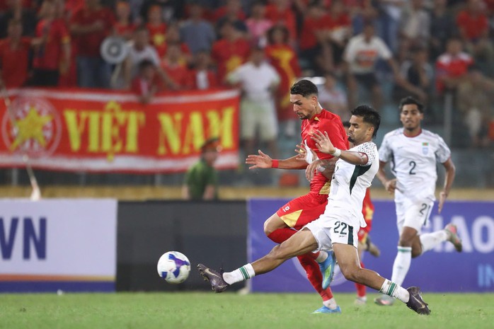 HLV Kim Sang-sik đánh giá cao tân binh Hoàng Hên - Ảnh 2.