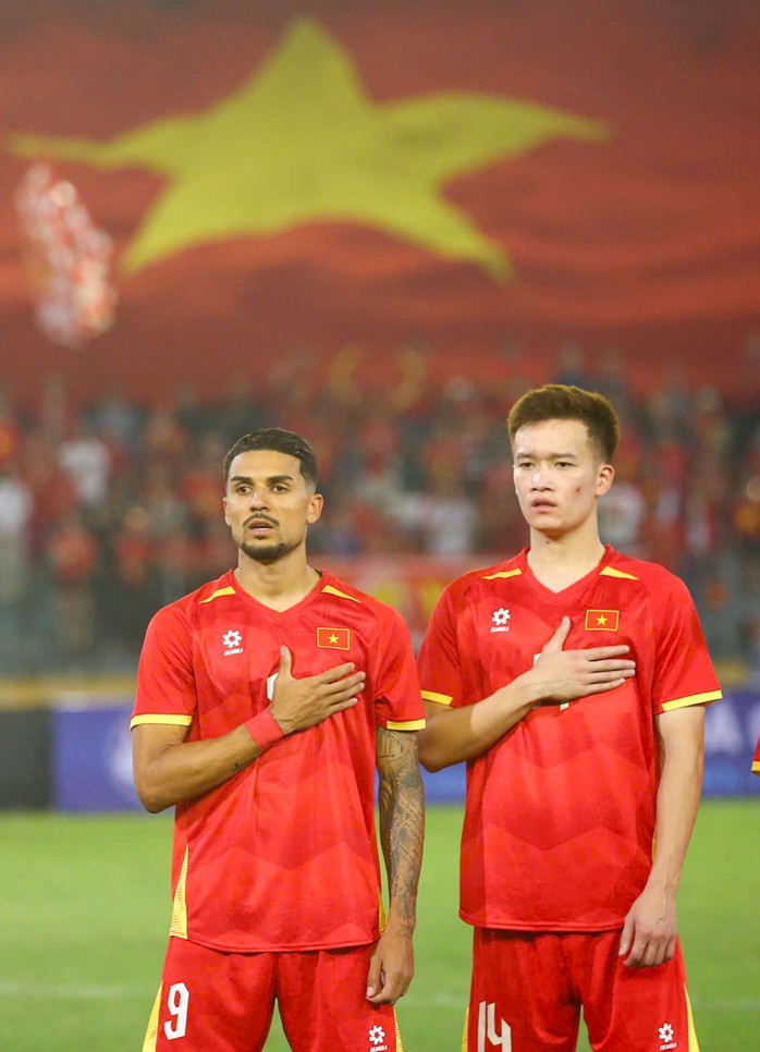 HLV Kim Sang-sik đánh giá cao tân binh Hoàng Hên - Ảnh 3.