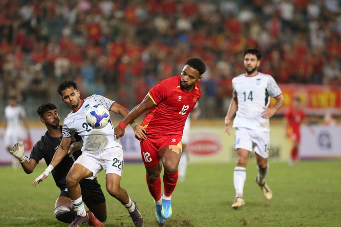 HLV Kim Sang-sik đánh giá cao tân binh Hoàng Hên - Ảnh 5.