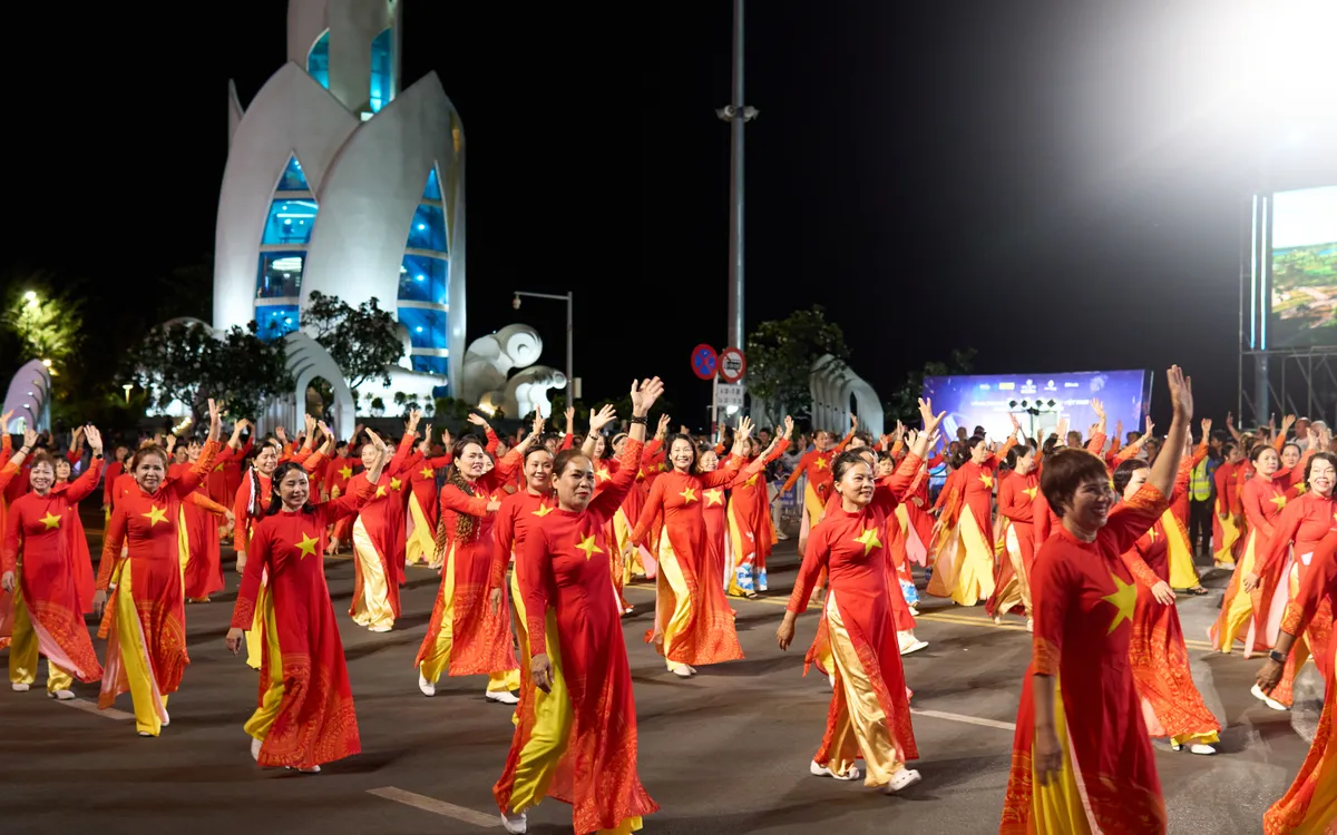 Khanh Hoa province has identified the entertainment industry associated with heritage as an innovative direction for the development of its cultural industry.