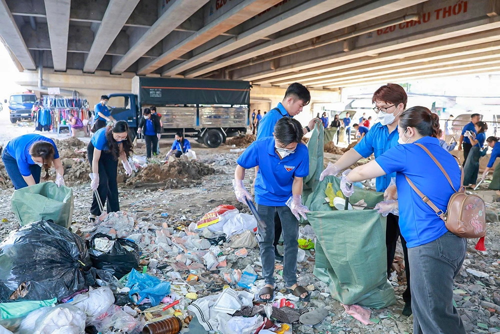 মার্চ এবং স্বেচ্ছাসেবামূলক কাজের চিহ্ন