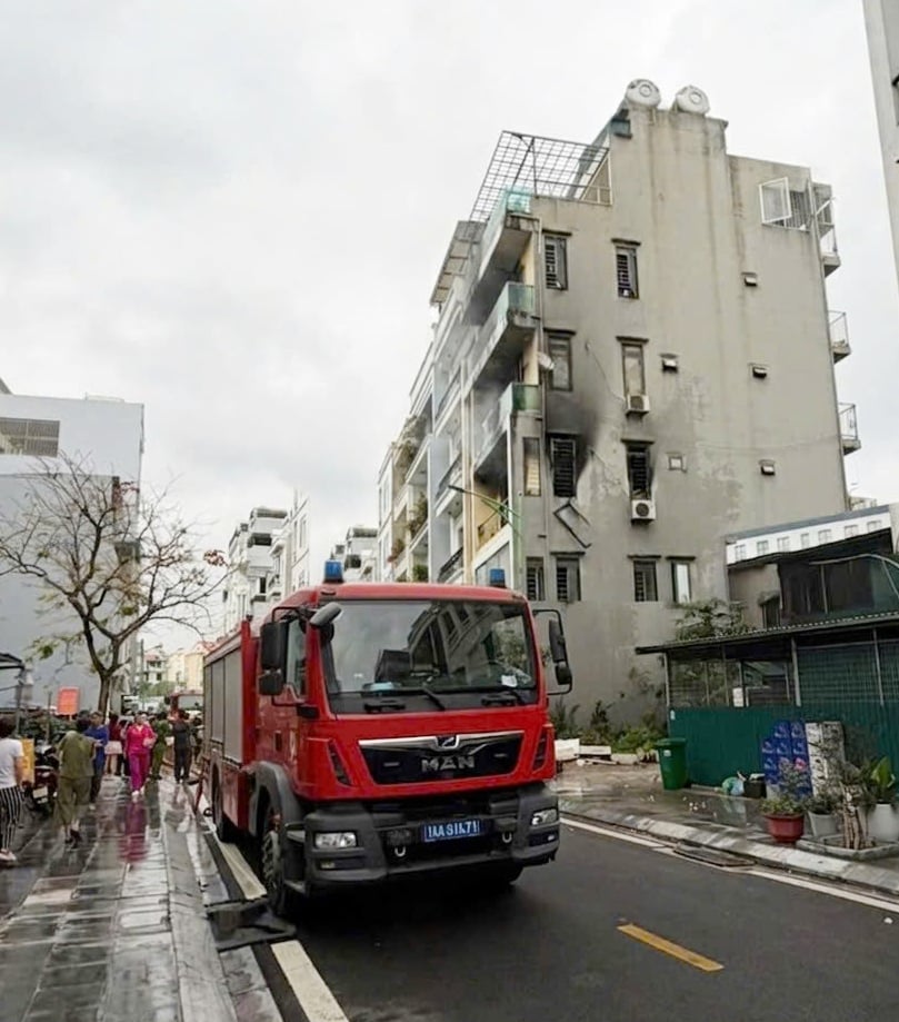 La scena dopo lo spegnimento dell'incendio.