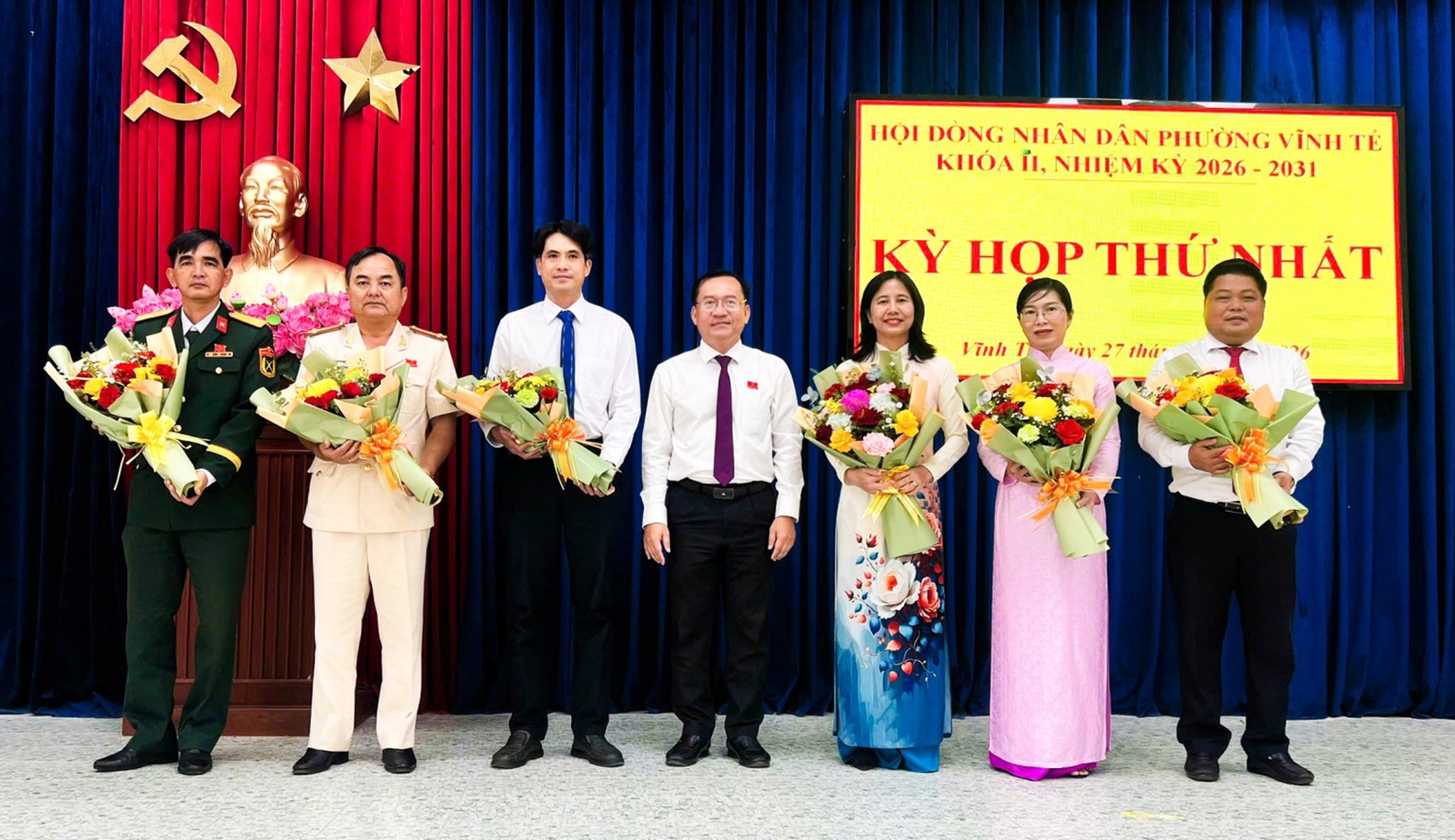 I consigli popolari dei distretti di Chau Doc e Vinh Te hanno eletto i funzionari chiave.