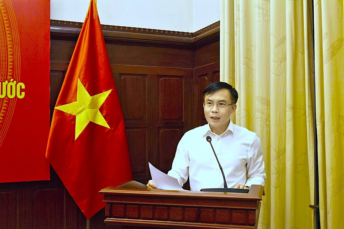  Ông Lê Việt Hùng, Phó Vụ trưởng Vụ Tổ chức cán bộ NHNN công bố Quyết định của Thống đốc.