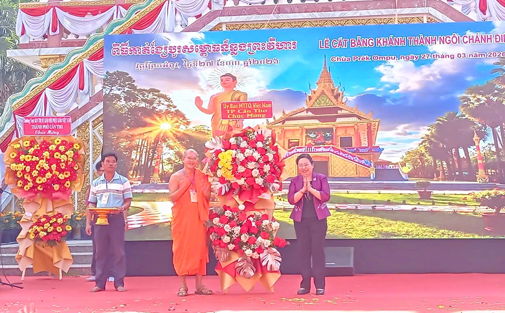 Inaugurazione della sala principale della pagoda Prek Om Pu.