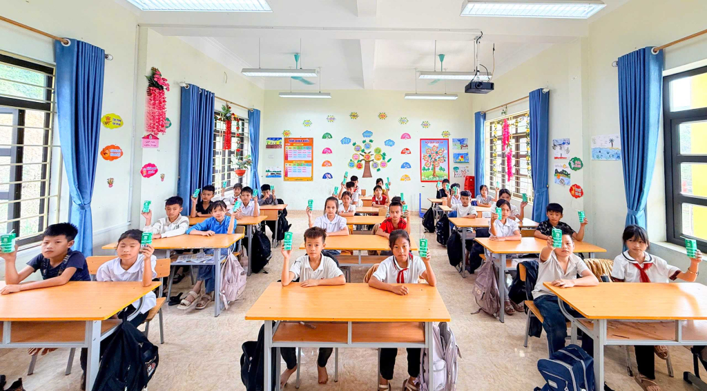 All'inizio di marzo 2026, le scuole primarie, gli asili nido e le scuole con livelli di istruzione primaria del comune di Ba Chẽ organizzeranno ufficialmente il consumo regolare di latte fresco per tutti gli studenti, in conformità con la Risoluzione n. 86/2025/NQ-HĐND del Consiglio popolare provinciale emessa il 14 novembre 2025.