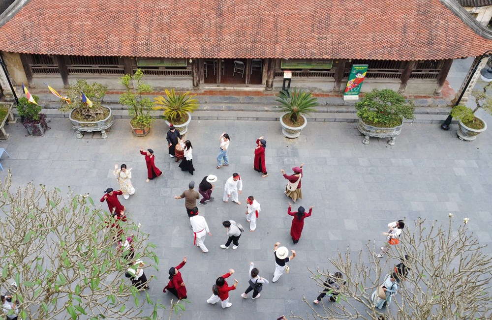 Xoan canta sotto il tetto di una casa comune di oltre 300 anni - foto 7