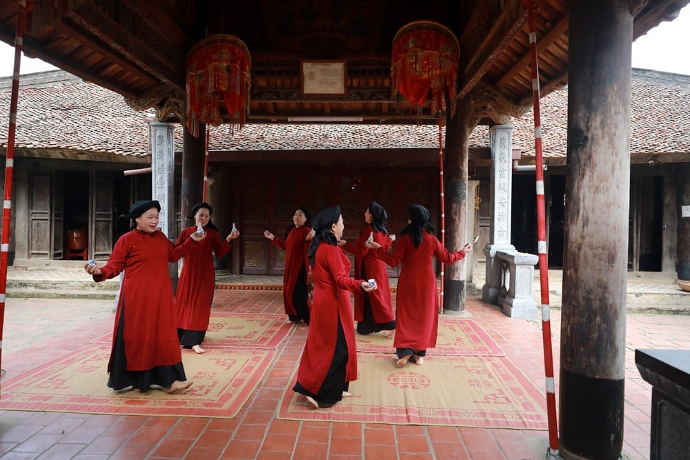 Xoan canta sotto il tetto di una casa comune di oltre 300 anni - foto 8