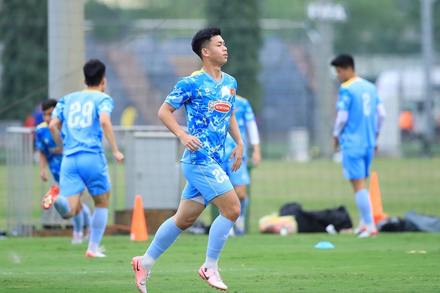 Preoccupazioni per la carenza di attaccanti nella nazionale vietnamita Under 23 - Foto 1. Nỗi lo thiếu tiền đạo ở đội U.23 Việt Nam- Ảnh 1.