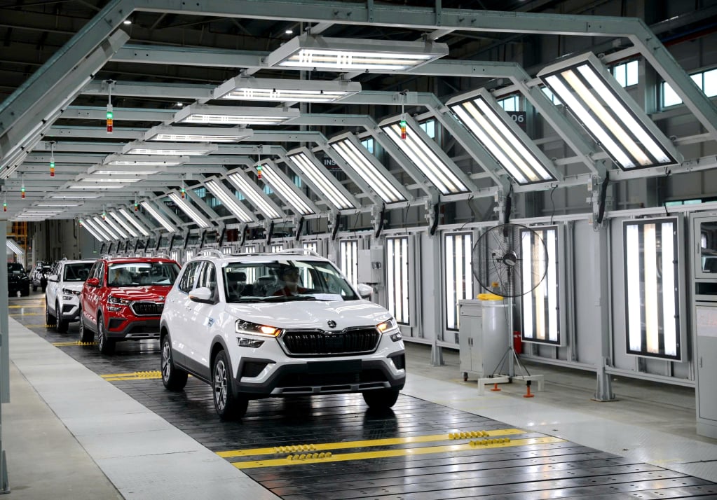 Veicoli a marchio Skoda prodotti presso lo stabilimento automobilistico Thanh Cong Viet Hung prima della spedizione.