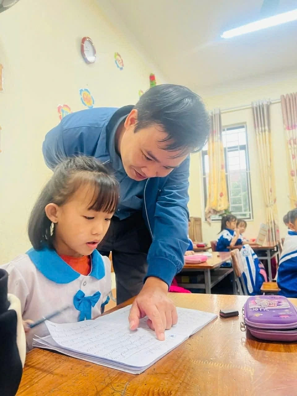 Il percorso di un'insegnante per superare la paura della matematica nei bambini. Thầy giáo với hành trình hoá giải nỗi sợ Toán cho trẻ thơ