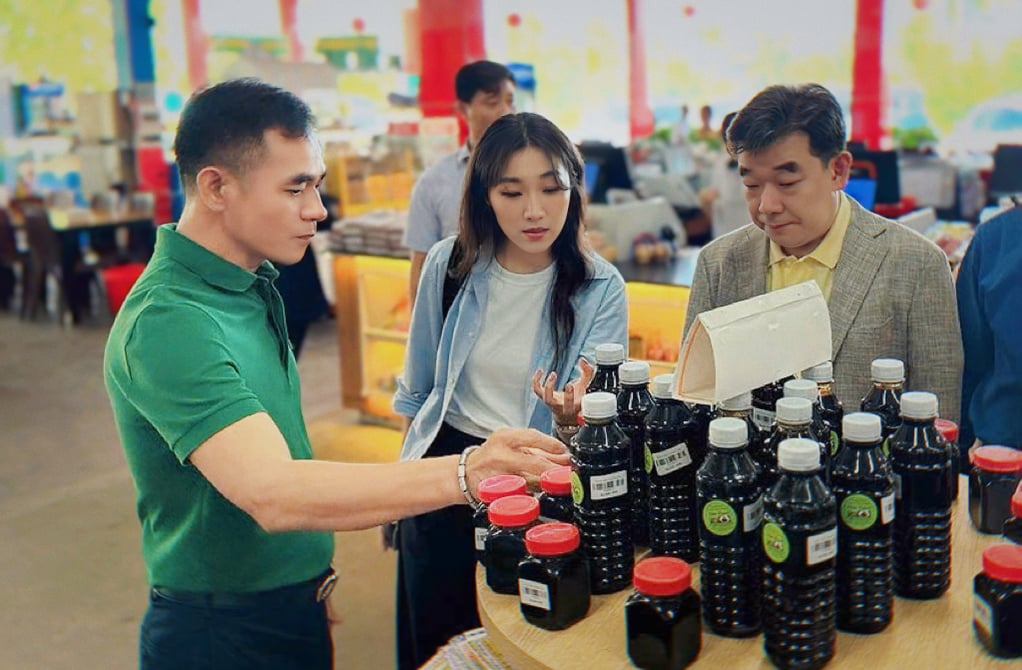 Punto vendita prodotti OCOP presso il punto di sosta Dong Thap (comune di Thanh Hoa, provincia di Tay Ninh)