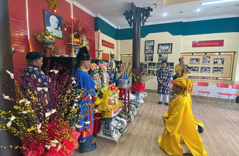 Preservare i valori culturali del Festival di Ky Yen presso la casa comunale di Binh Dong - foto 1