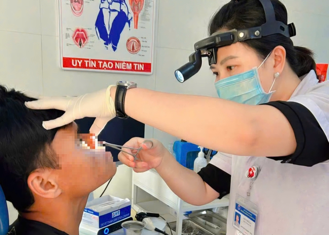 Chảy máu mũi 3 ngày, phát hiện đỉa sống ký sinh- Ảnh 1.