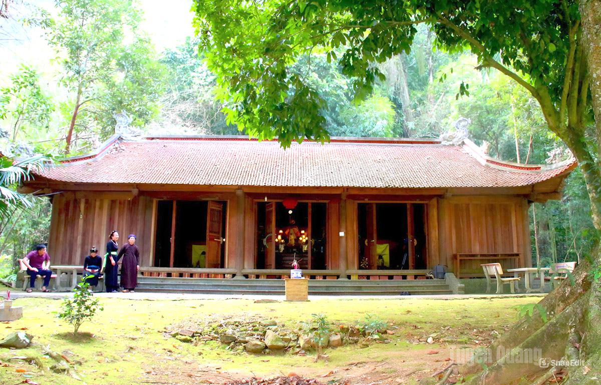 Chùa cổ Phúc Lâm Tự tại
thôn Nà Tông, xã Thượng Lâm.