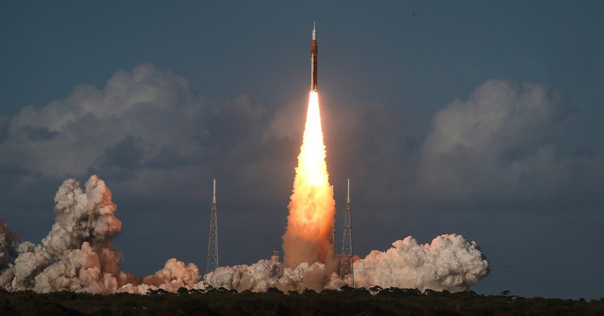 NASAの宇宙飛行士たちが、50年以上ぶりとなる月面着陸に挑む。