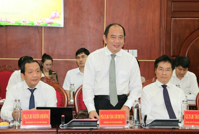 Cà Mau "đặt hàng" TP.HCM đào tạo y bác sĩ giỏi để nâng chất khám chữa bệnh - Ảnh 2.