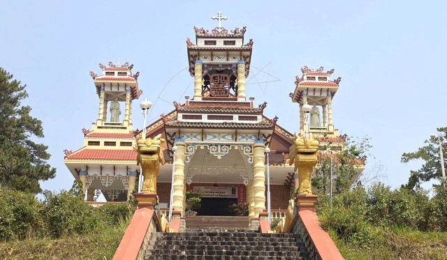 Nhà thờ mang dáng dấp đình, chùa độc nhất vô nhị ở Đà Lạt- Ảnh 5.
