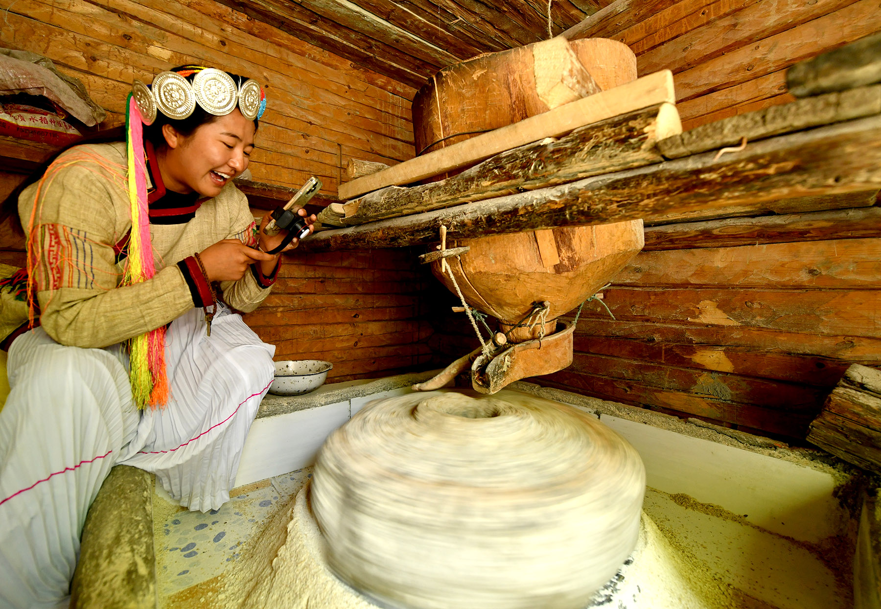 Phụ nữ Eya hồi sinh làng cổ hàng trăm năm- Ảnh 2.