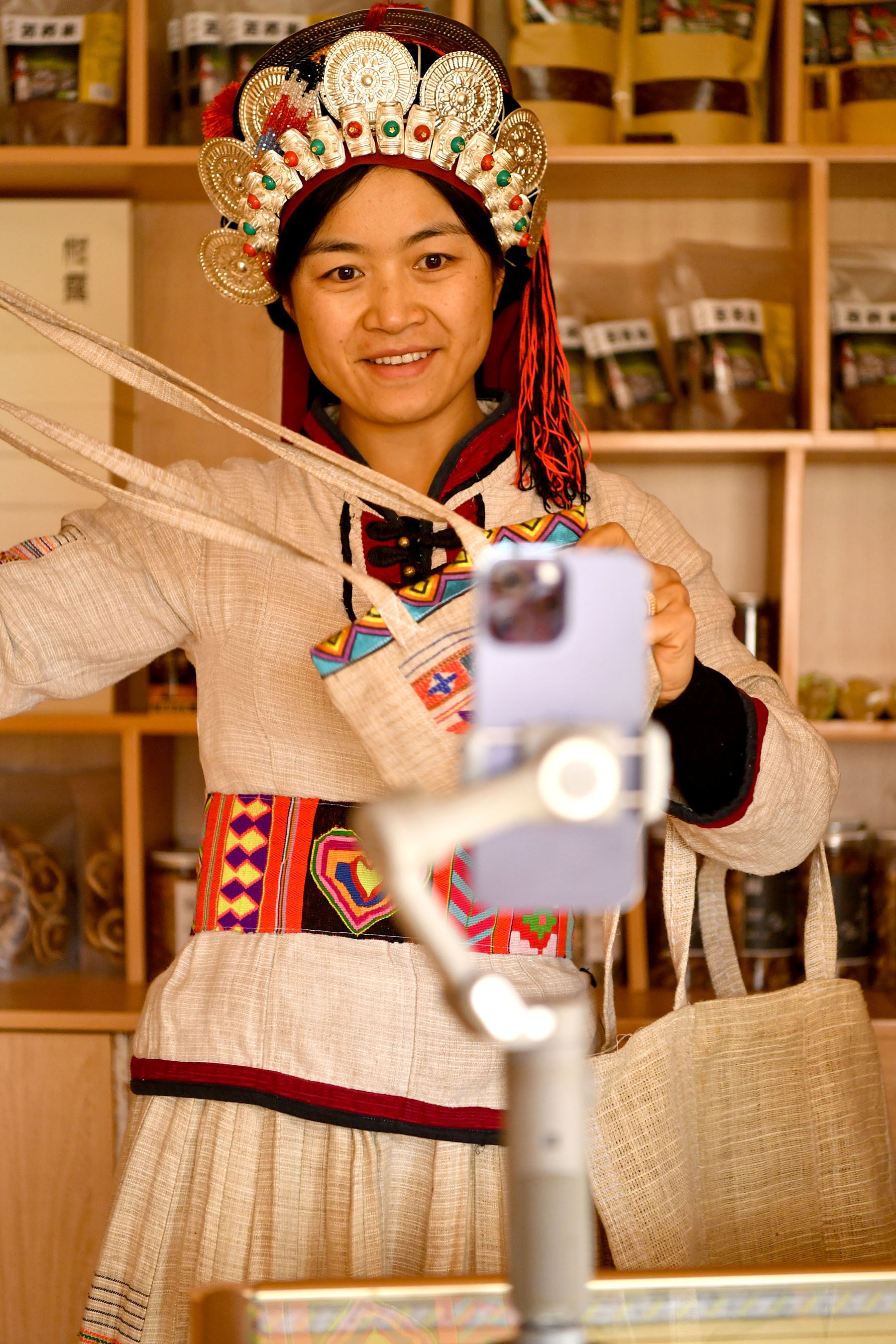 Phụ nữ Eya hồi sinh làng cổ hàng trăm năm- Ảnh 3.