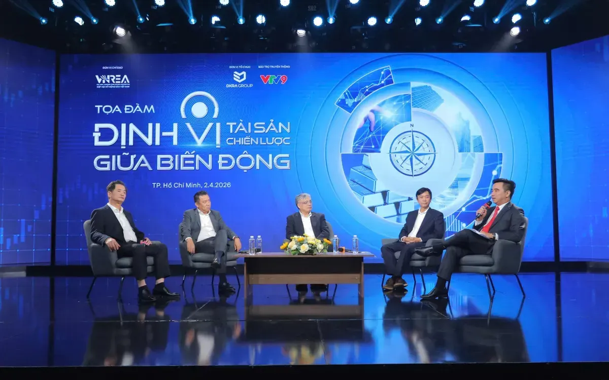 Các chuyên gia chia sẻ tại buổi tọa đàm 