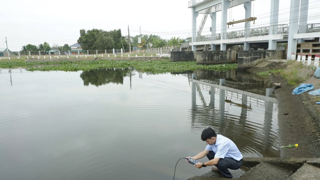 'Adapting to nature' to cope with drought and salinity: 'Living with ...