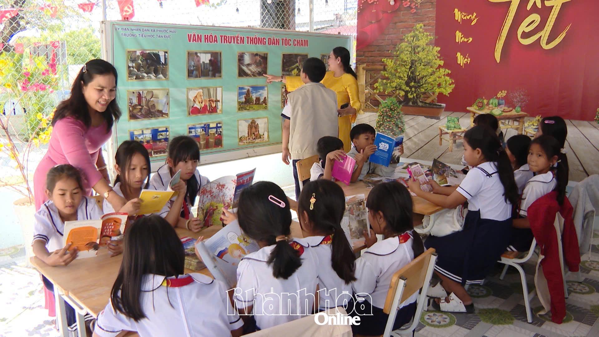 Students at Tan Duc Primary School read books and learn about Cham culture.