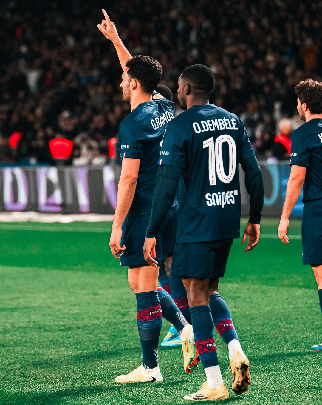https://static-images.vnncdn.net/vps_images_publish/000001/000003/2026/4/4/dembele-lap-cu-dup-psg-vuot-kho-gianh-3-diem-237.jpg