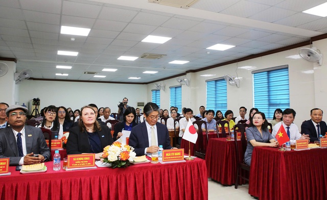 Ha Tinh riceve 2,28 miliardi di VND in aiuti medici - Foto 1.