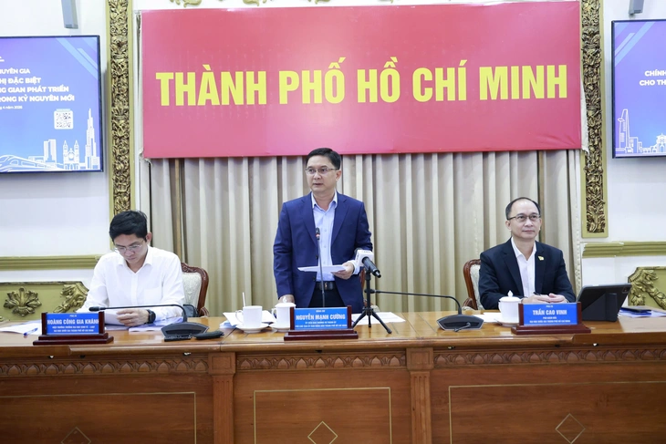 Bandar Raya Ho Chi Minh berunding dengan pakar dan mula merangka undang-undang mengenai kawasan bandar khas - Foto 1. TP.HCM tham vấn chuyên gia, khởi động xây dựng Luật Đô thị đặc biệt - Ảnh 1.