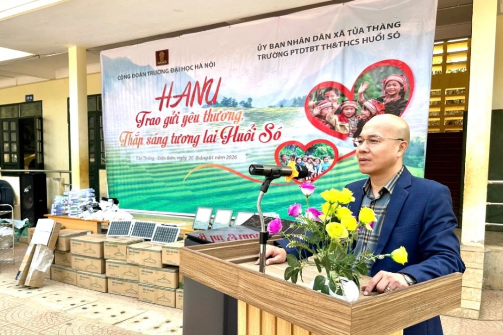 hanu-trao-gui-yeu-thuong-thap-sang-tuong-lai-huoi-so-1.webp