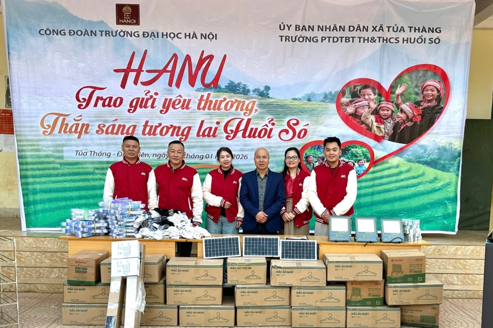 hanu-trao-gui-yeu-thuong-thap-sang-tuong-lai-huoi-so-6.webp