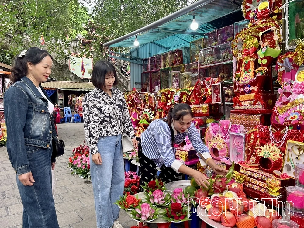 یک بنای تاریخی معنوی و فرهنگی در میان سرزمینی با زیباییهای طبیعی.