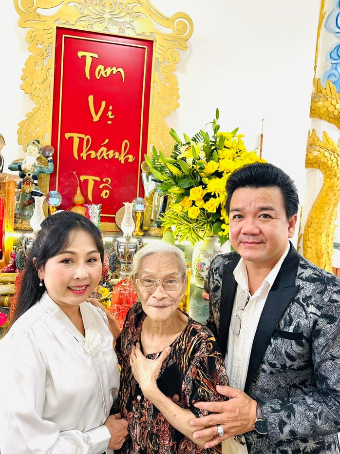 វិចិត្រករ បូ បូ ហ្វាង – រក្សាអណ្តាតភ្លើងនៃល្ខោនអូប៉េរ៉ាប្រពៃណីវៀតណាមឱ្យនៅរស់រវើកក្នុងលំហនៃពិធីបុណ្យប្រជាប្រិយ - រូបថតទី 3។
