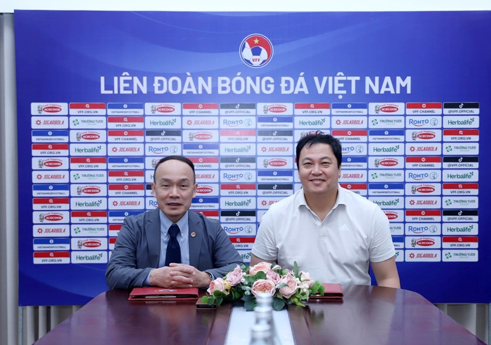 Der vietnamesische Fußballverband setzt weiterhin auf Torwarttrainer Lee Woon-jae – Foto 2